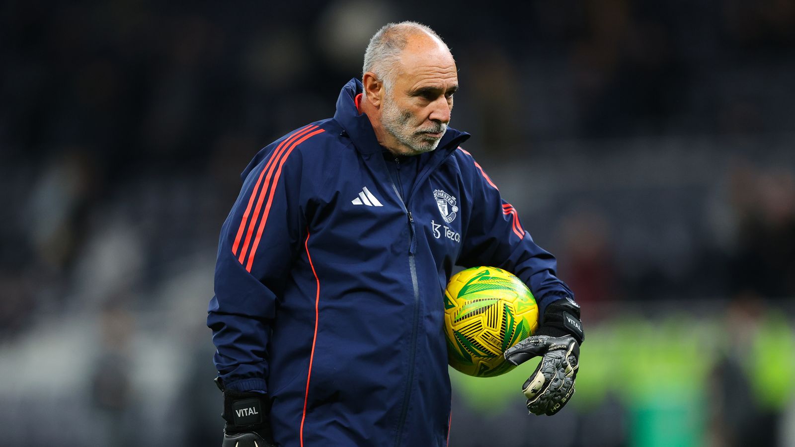 รูเบน อาโมริม นายใหญ่ของแมนฯ ยูไนเต็ด กล่าวว่าเขาอยากให้จอร์จ วิทัล โค้ชผู้รักษาประตูนั่งสำรองมากกว่ากองหน้าทีมชาติอังกฤษ