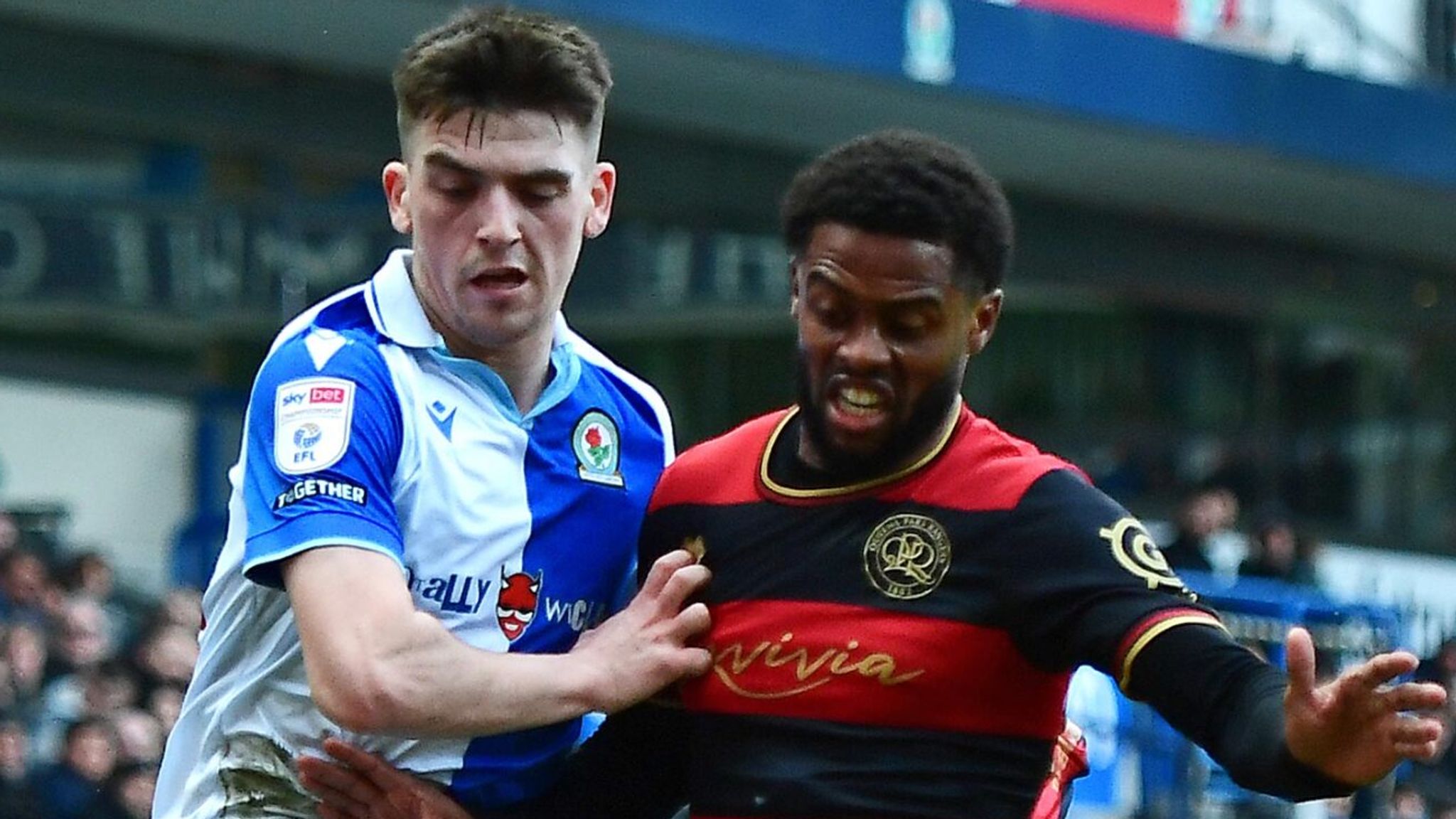 แจ็ค โคลแบ็ค ยิงประตูชัยจากม้านั่งสำรอง ช่วยให้ฮูปส์ขยับขึ้นมาตามหลังโซนเพลย์ออฟแชมเปี้ยนชิพเพียง 3 แต้ม