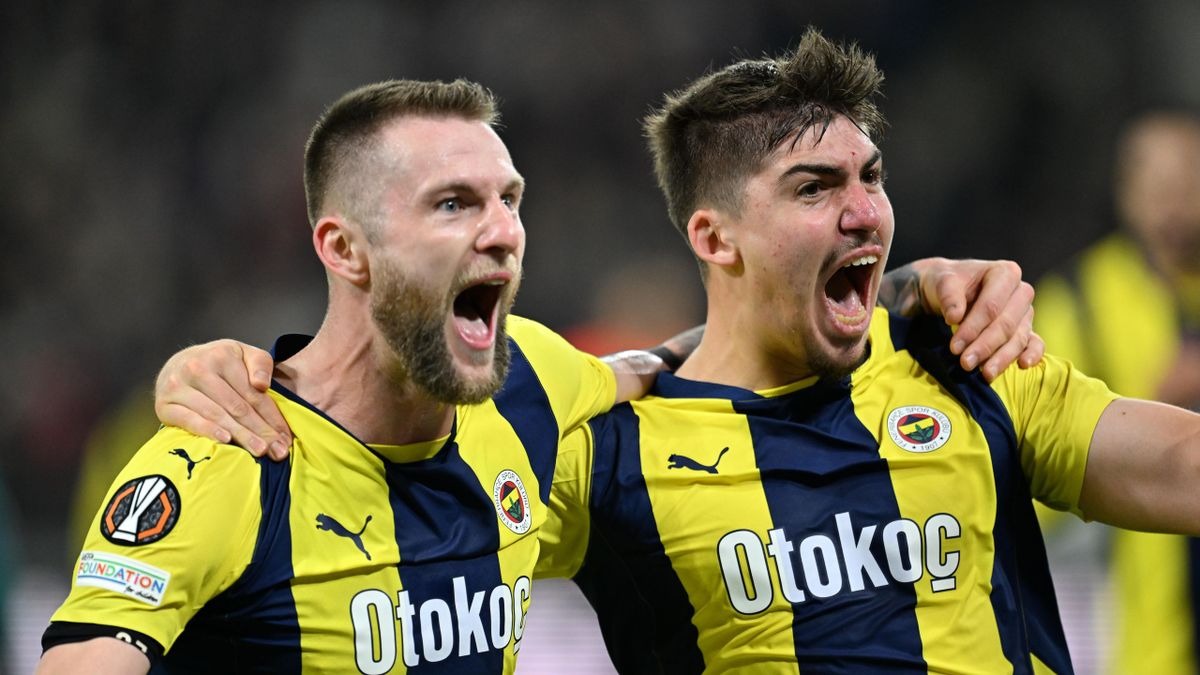 อาแจ็กซ์ 10 คน บุกอัด ยูเนี่ยน แซงต์-กิลโลส ก่อความวุ่นวายในแมตช์ที่เฟเนร์บาห์เช่บุกเยือนอันเดอร์เลชท์