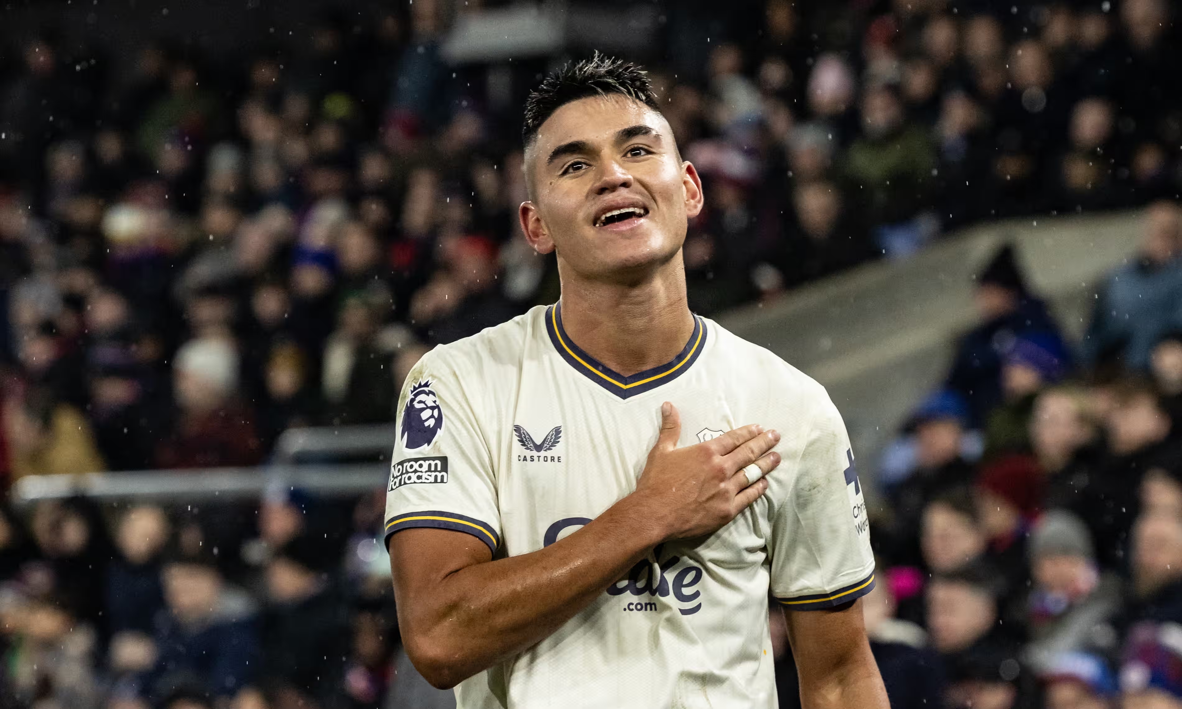 คาร์ลอส อัลการาซ กองหลังเอฟเวอร์ตัน กล่าวว่า “มอยส์พูดคำว่า “โฮลา” เฉพาะภาษาสเปนเท่านั้น แต่ภาษาอังกฤษของเขาชัดเจนมาก”