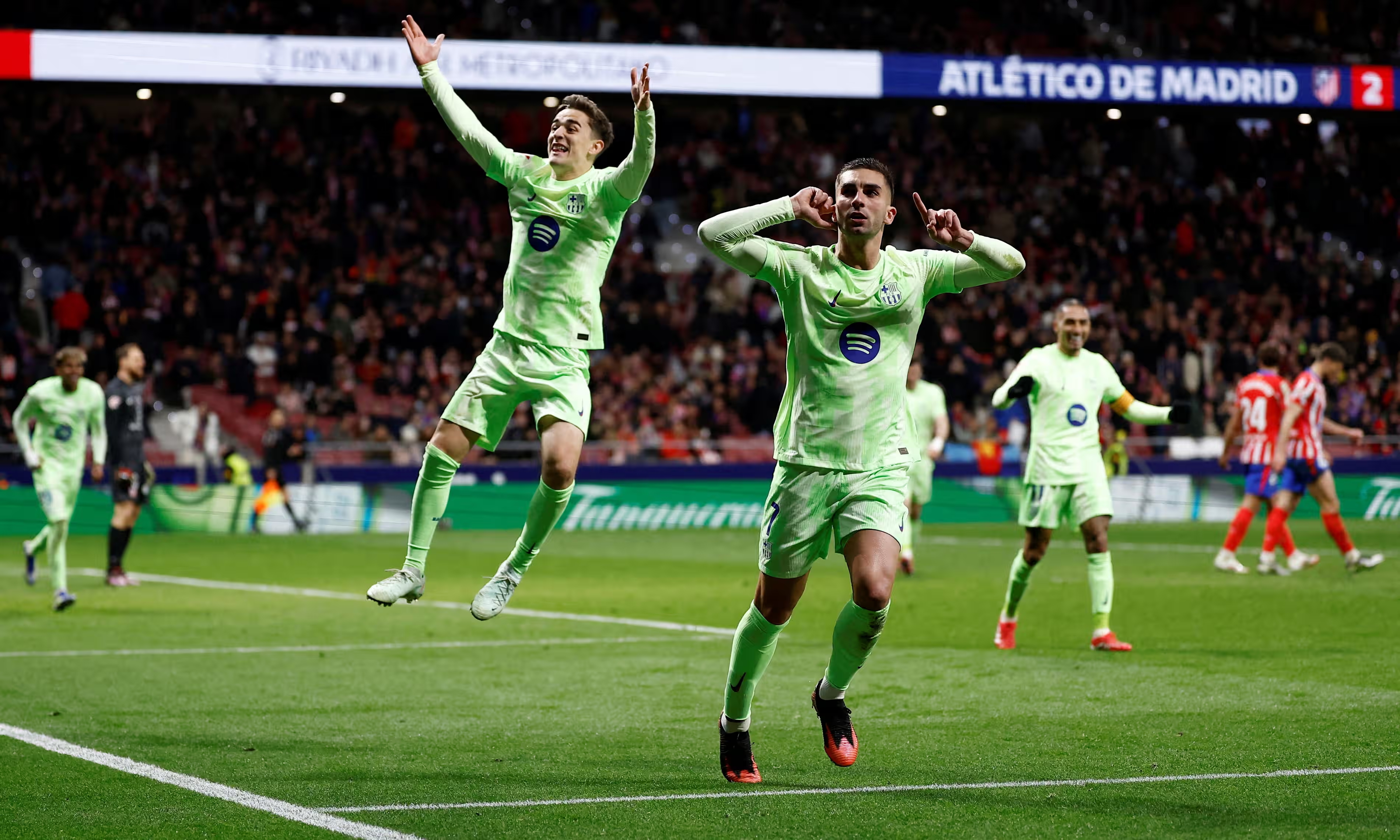 เฟร์ราน ตอร์เรส เหมาสองลูกพาบาร์เซโลน่าพลิกกลับมาเอาชนะแอตเลติโก มาดริดได้สำเร็จ