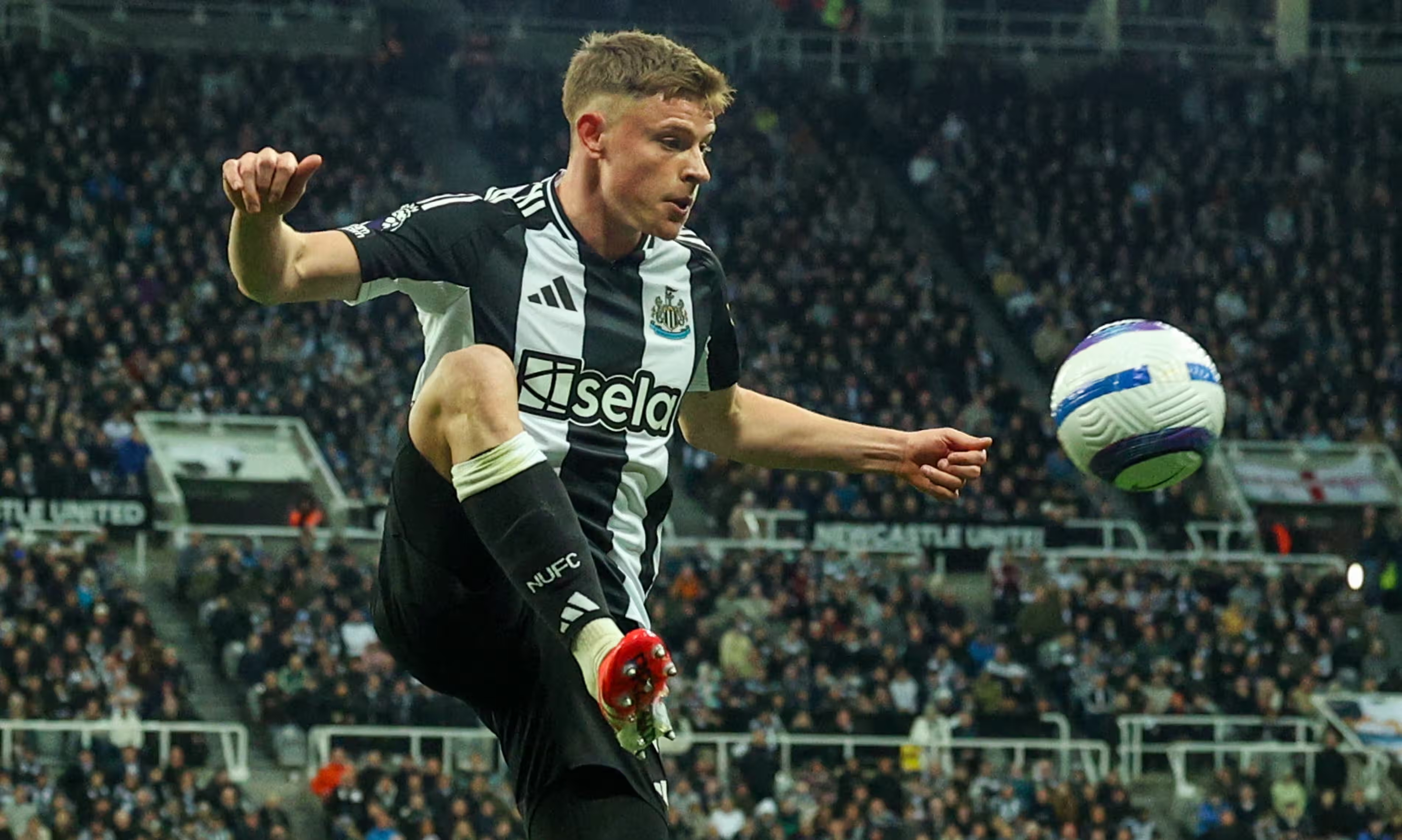 เอ็ดดี้ ฮาว กล่าวว่าผู้ป่วยฮาร์วีย์ บาร์นส์เป็นตัวอย่างให้กับทีมนิวคาสเซิล