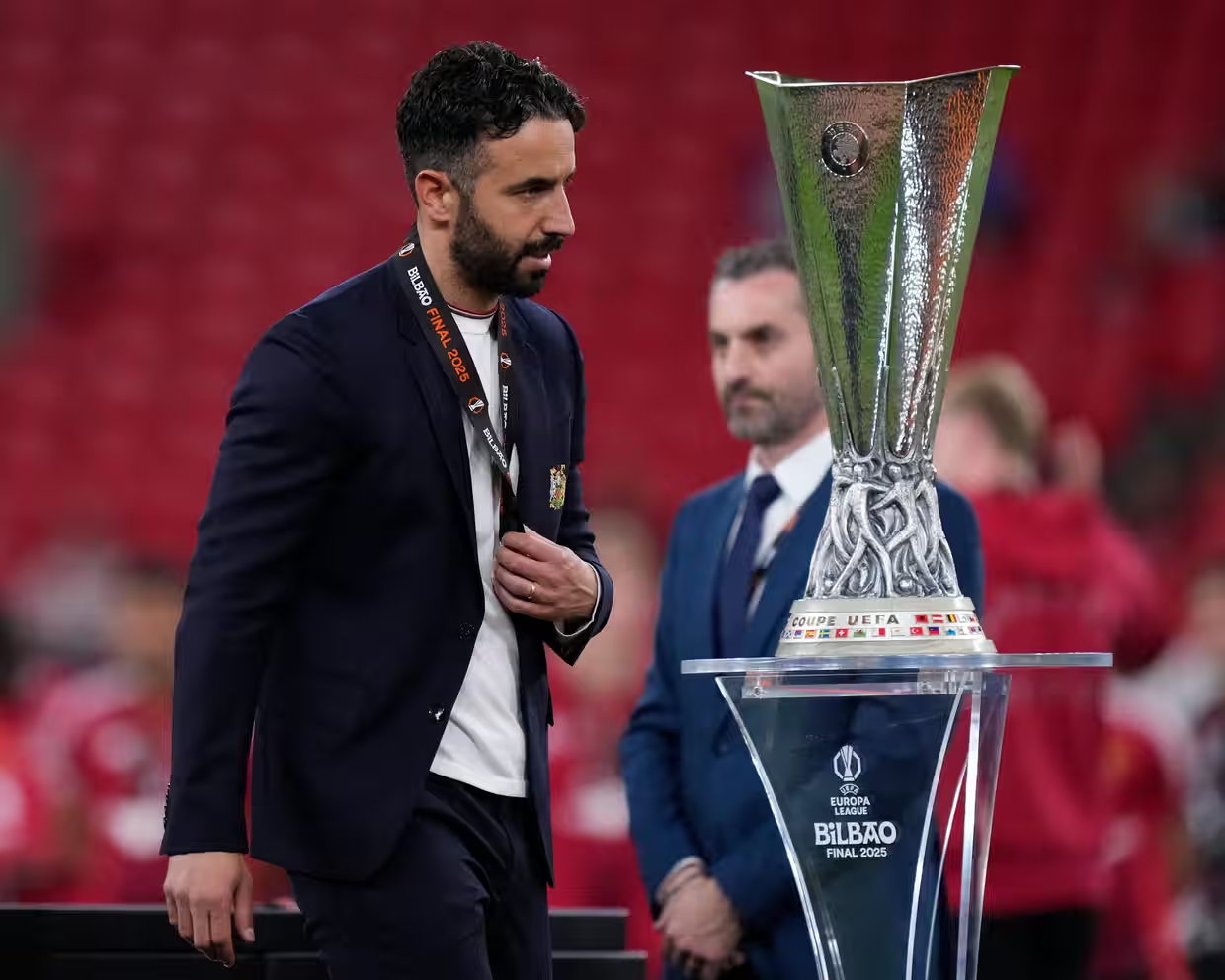 เฟอร์นันเดสสนับสนุนอโมรีนให้ค้าแข้งกับแมนเชสเตอร์ยูไนเต็ดต่อไป