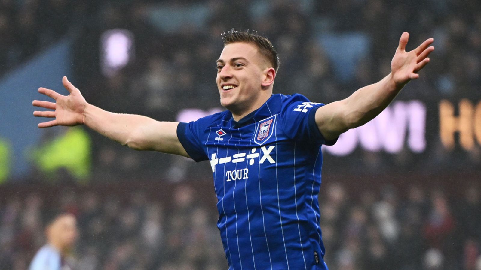 ข่าวการย้ายทีมของเลียม เดอแลป: เชลซีตกลงข้อตกลงสำหรับกองหน้าอิปสวิชพร้อมค่าฉีกสัญญา 30 ล้านปอนด์