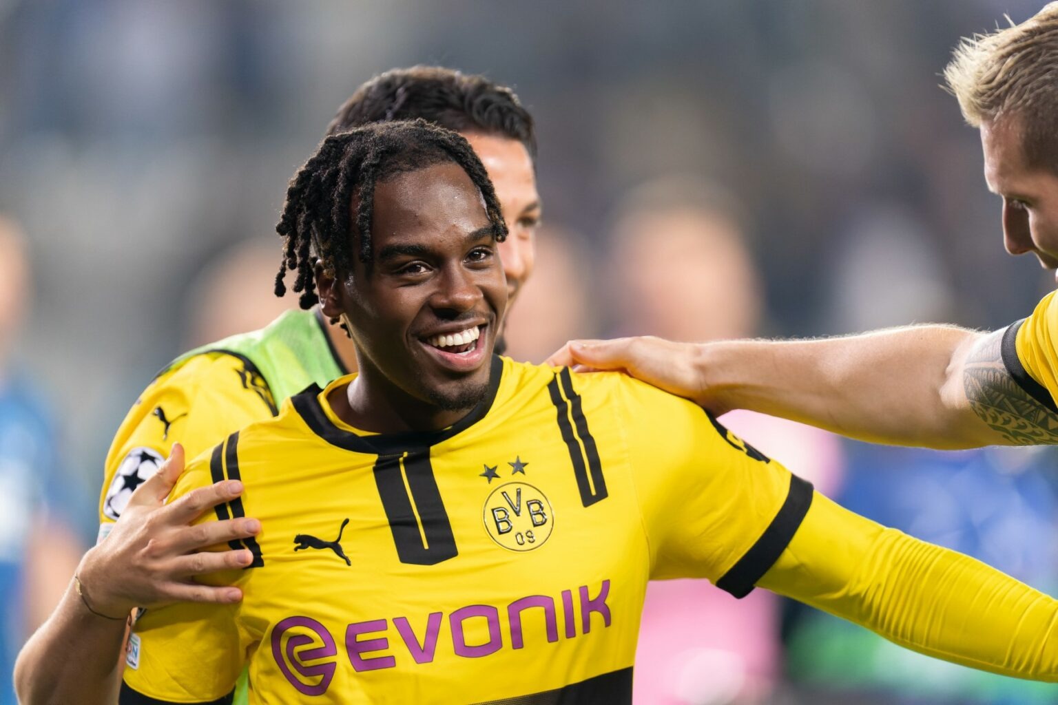 เชลซีหวังเอาชนะเส้นตายการแข่งขันชิงแชมป์สโมสรโลกในการดึงตัวไมค์ ไมญ็องและเจมี่ กิตเทนส์