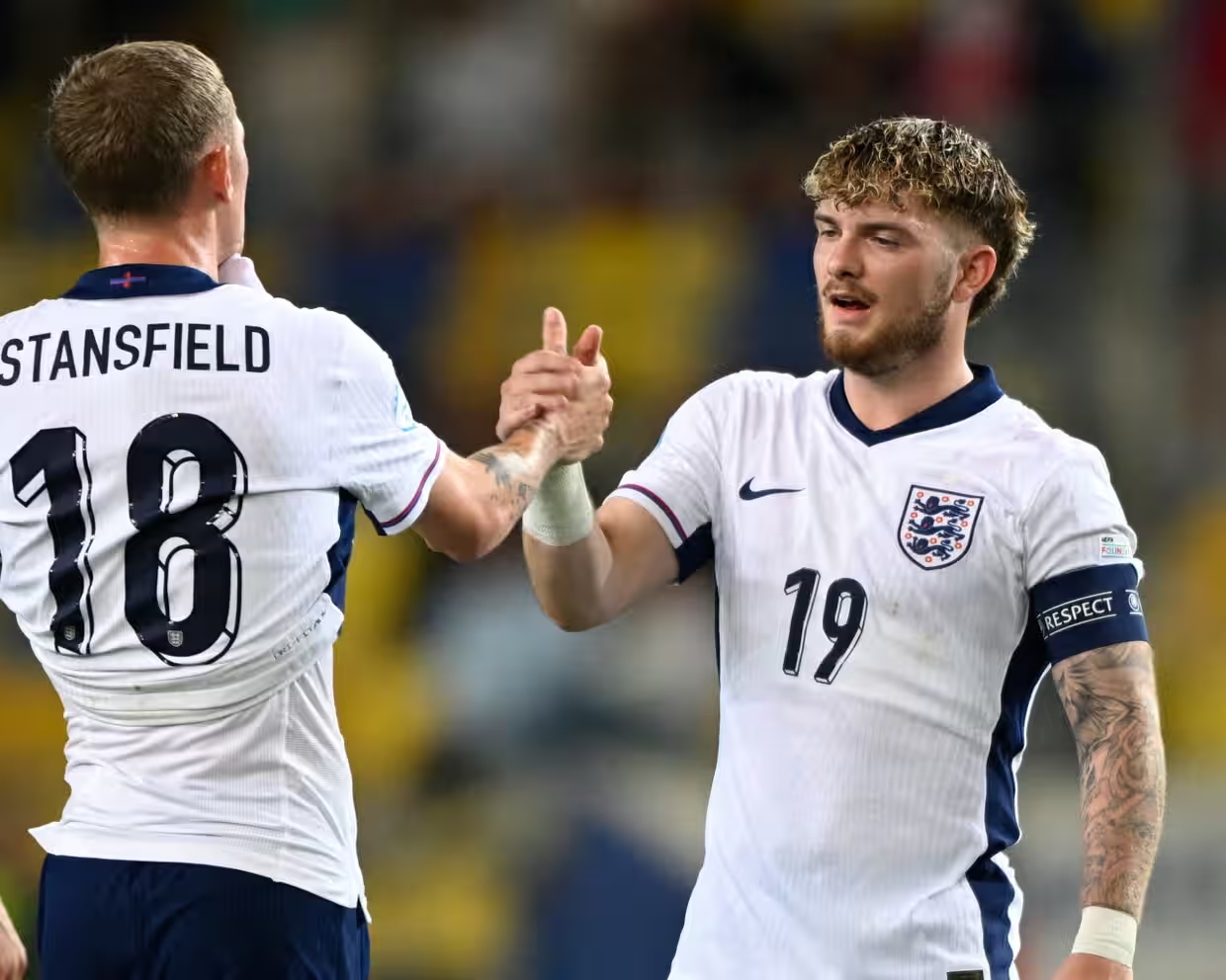 ฮาร์วีย์ เอลเลียตต์ ช่วยให้อังกฤษเริ่มต้นเกมได้อย่างยอดเยี่ยมในศึกยูโร รุ่นอายุต่ำกว่า 21 ปี เหนือเช็ก