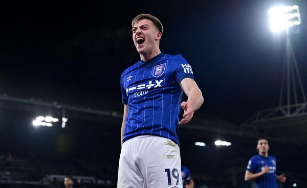 เลียม ดีแลปสร้างผลงานได้ทันทีในเกมเปิดตัวกับเชลซี 