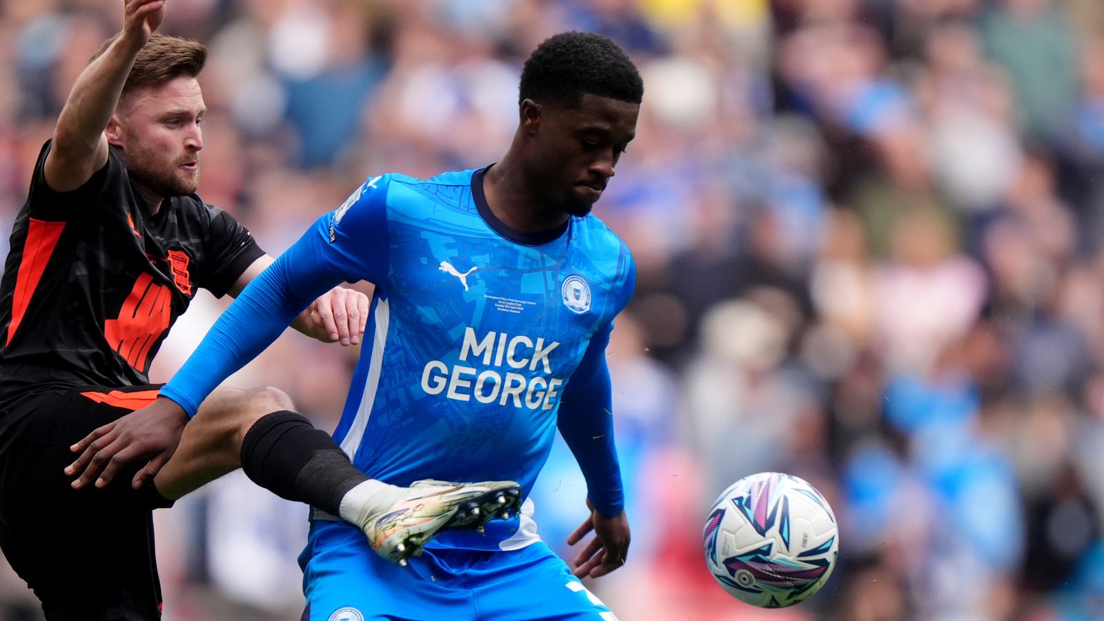 โจ ร็อธเวลล์: เรนเจอร์สเซ็นสัญญากองกลางจากบอร์นมัธด้วยสัญญา 3 ปีในวันเดียวกับที่เอ็มมานูเอล เฟอร์นานเดซย้ายมาจากปีเตอร์โบโร่