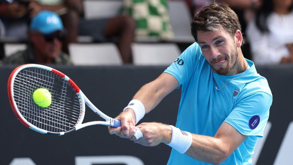 ทำไมนิโกลาส์ จาร์รีถึงโกรธแค้นคาเมรอน นอร์รีของอังกฤษที่โต้เถียงกับผู้ตัดสินในเกมวิมเบิลดันที่ดุเดือด