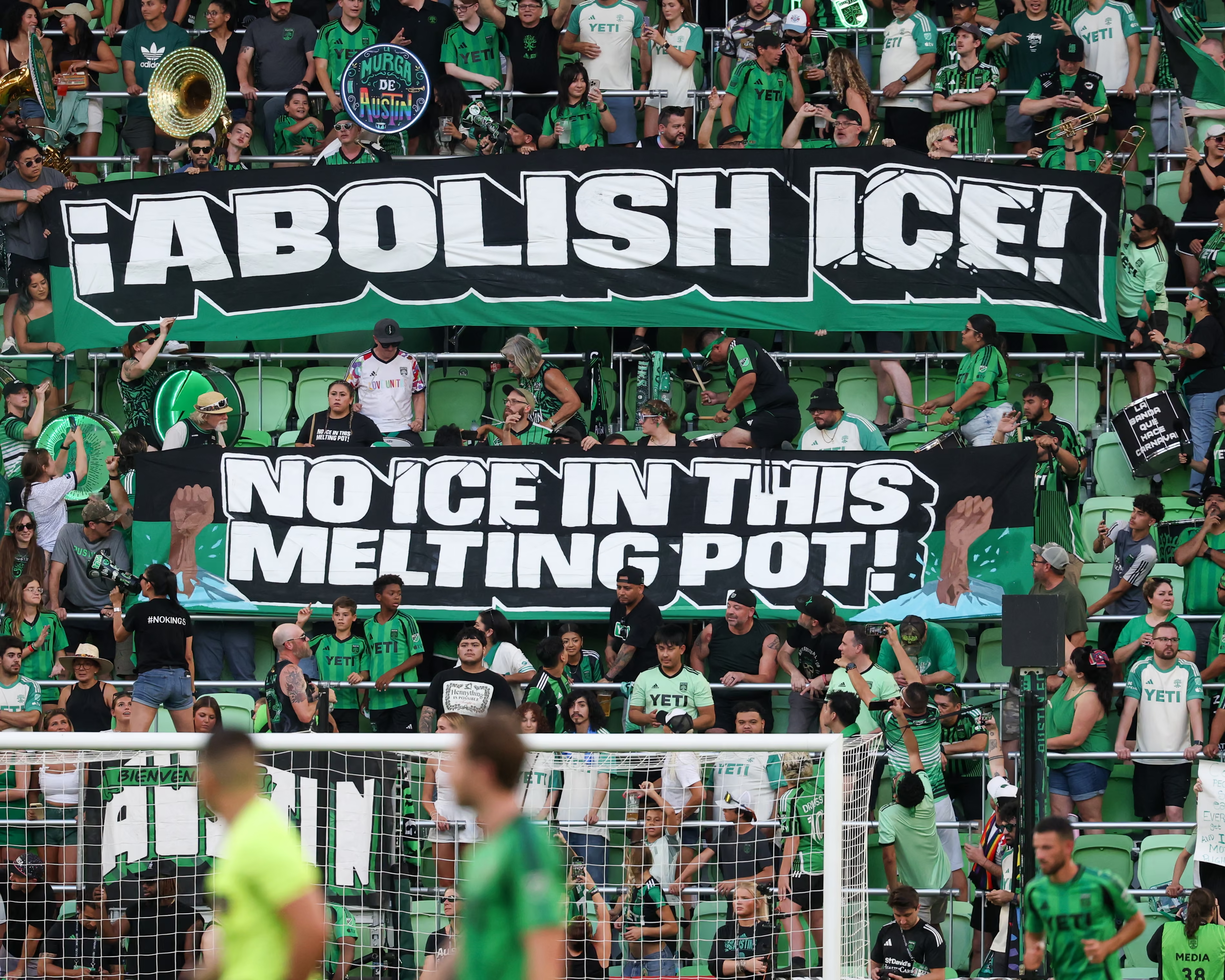 กรรมาธิการ MLS ปกป้องการห้ามป้าย 'การเมือง' ในเกมท่ามกลางการปราบปรามของ Ice