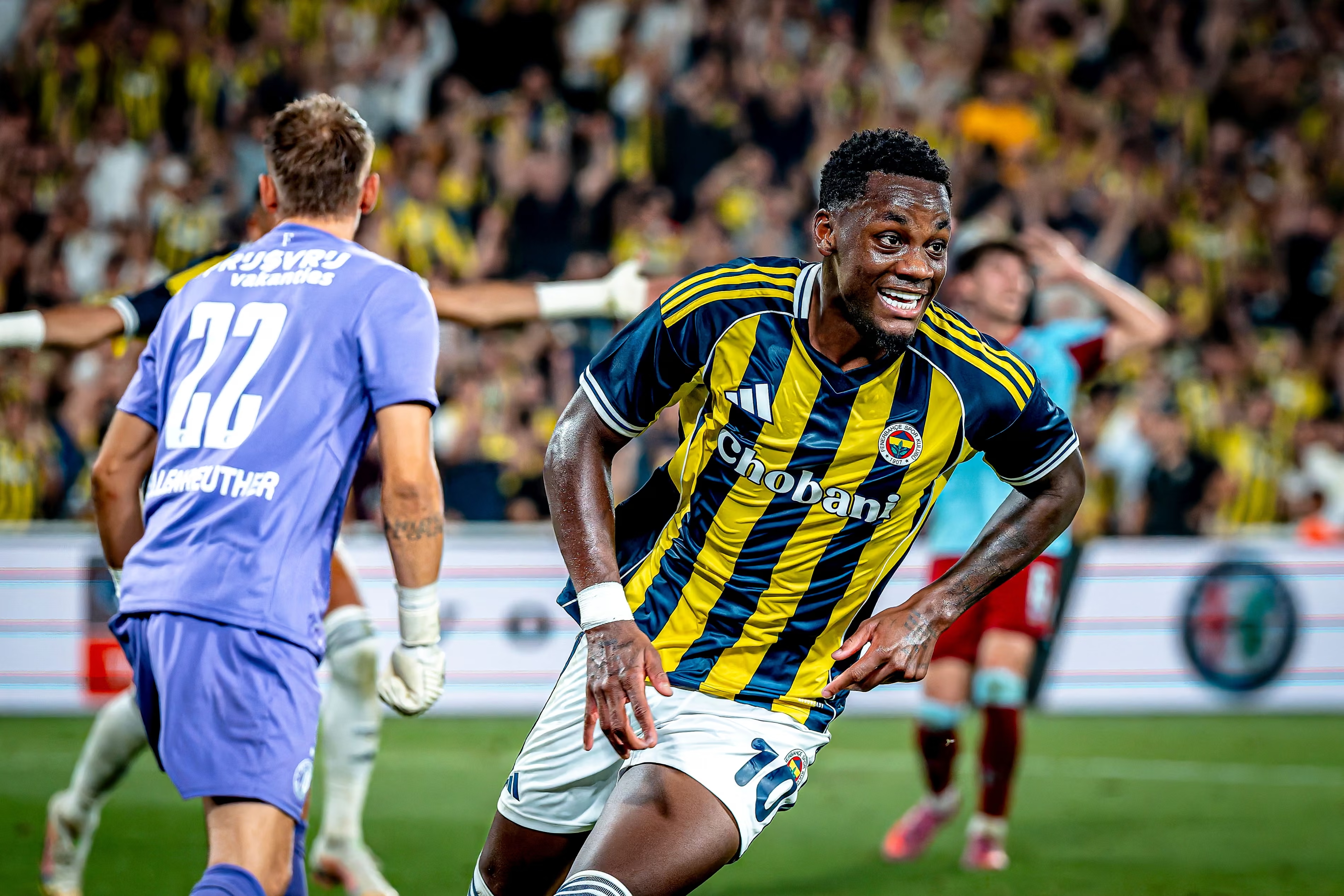 เฟเนร์บาห์เช่เอาชนะเฟเยนูร์ดเข้ารอบเพลย์ออฟแชมเปี้ยนส์ลีกกับเบนฟิก้า