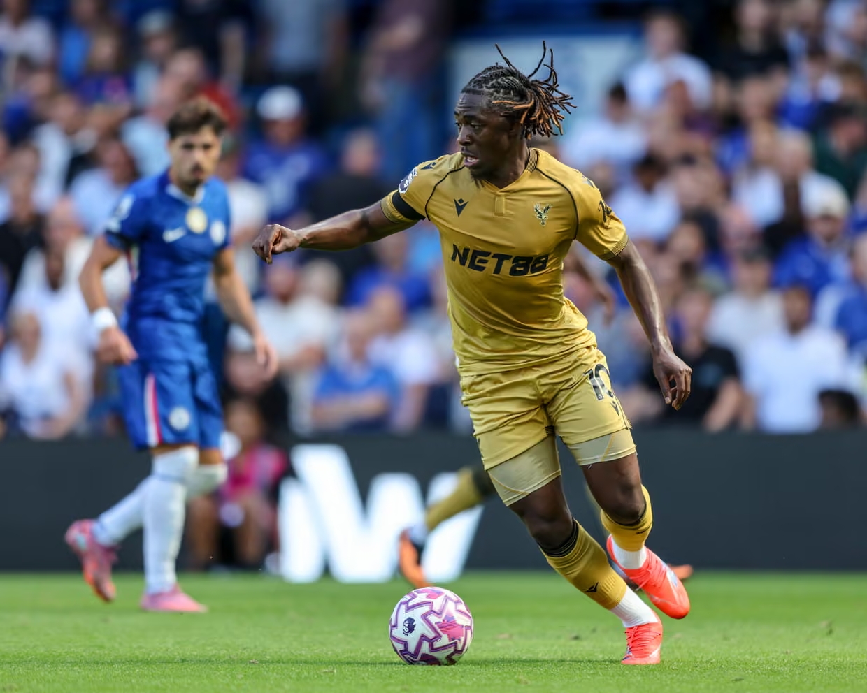 ท็อตแนมตกตะลึงเมื่ออาร์เซนอลคว้าตัวเอเบเรชี เอเซ มูลค่า 67.5 ล้านปอนด์