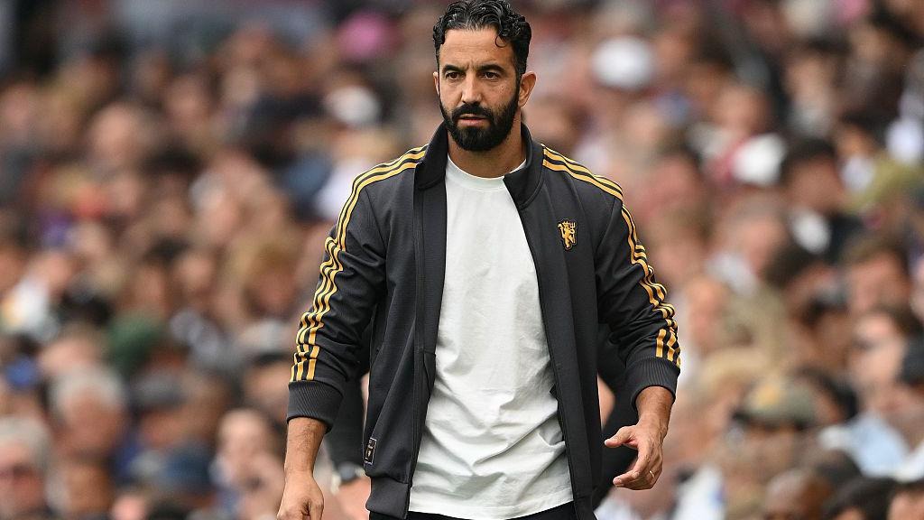 รูเบน อโมริม ยอมรับว่า บางอย่างต้องเปลี่ยนแปลงที่แมนเชสเตอร์ ยูไนเต็ด หลังจากตกรอบคาราบาวคัพอย่างช็อกต่อกริมสบี้ ทาวน์