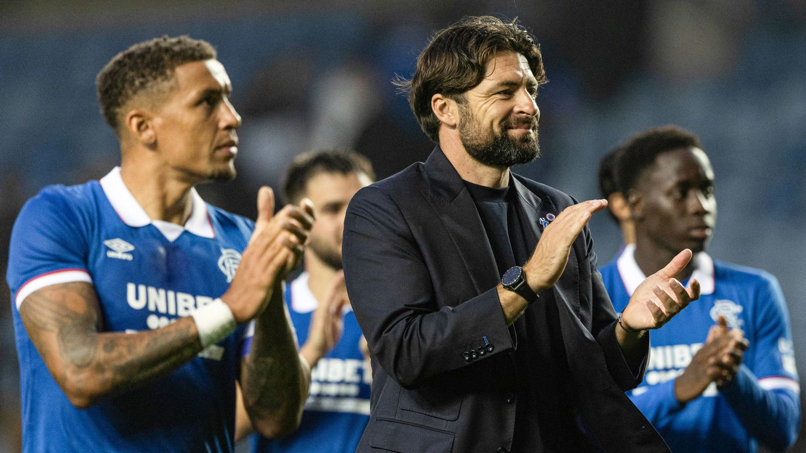 รัสเซลล์ มาร์ติน: กุนซือเรนเจอร์สพาลูกทีมว่ายน้ำอย่างสนุกสนานในทริปกระชับมิตรหลังออกสตาร์ทฤดูกาลสกอตติชพรีเมียร์ชิพไม่ชนะใคร