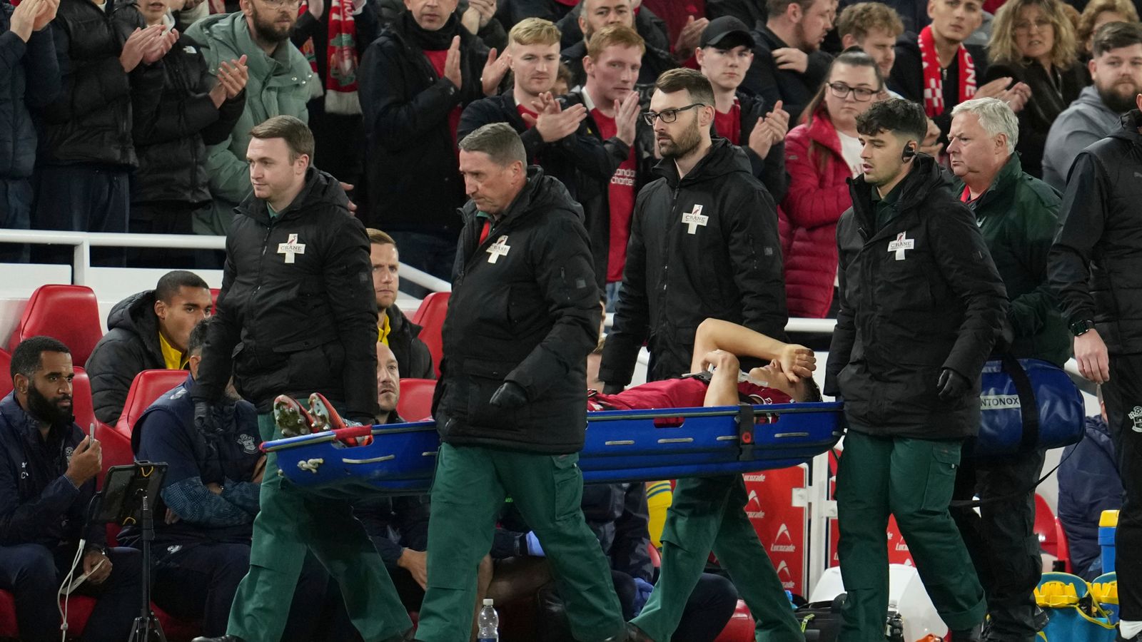 จิโอวานนี่ เลโอนี่: กองหลังลิเวอร์พูลต้องพัก 'ประมาณหนึ่งปี' หลังเอ็นไขว้ฉีกขาด