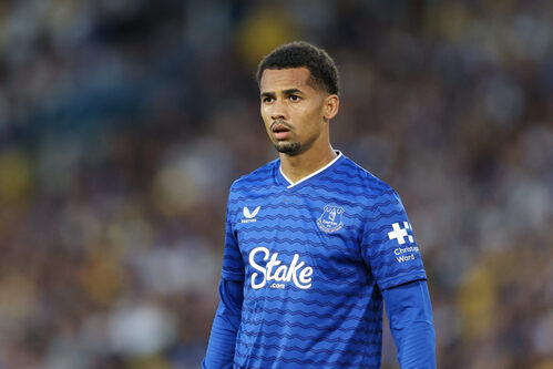 หงส์แดงเป็นหนึ่งในสามสโมสรพรีเมียร์ลีกที่สอบถามนักเตะคนสำคัญของเอฟเวอร์ตัน