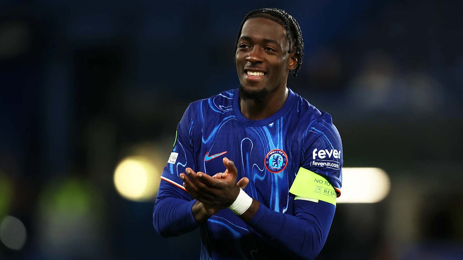 สิงห์บลูต้องแข่งขันกับ 3 สโมสรพรีเมียร์ลีกเพื่อล่อใจ คีส์ สมิท