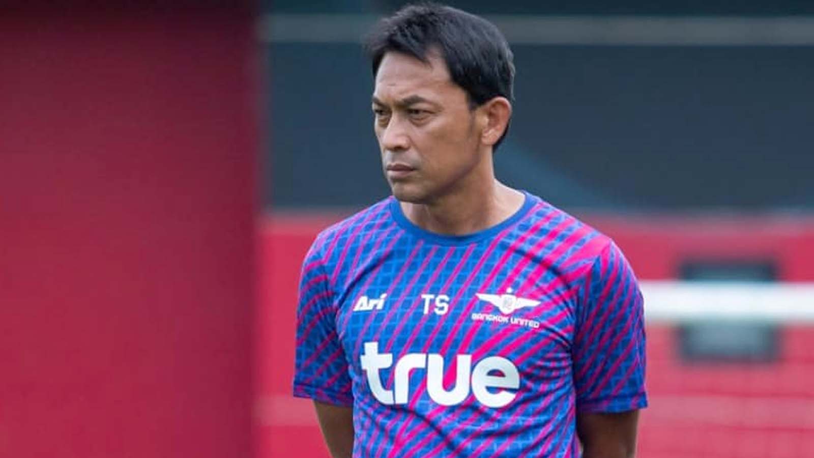 แข้งเทพ ในม่านหมอก ความสวยงามที่ไร้ความหมาย