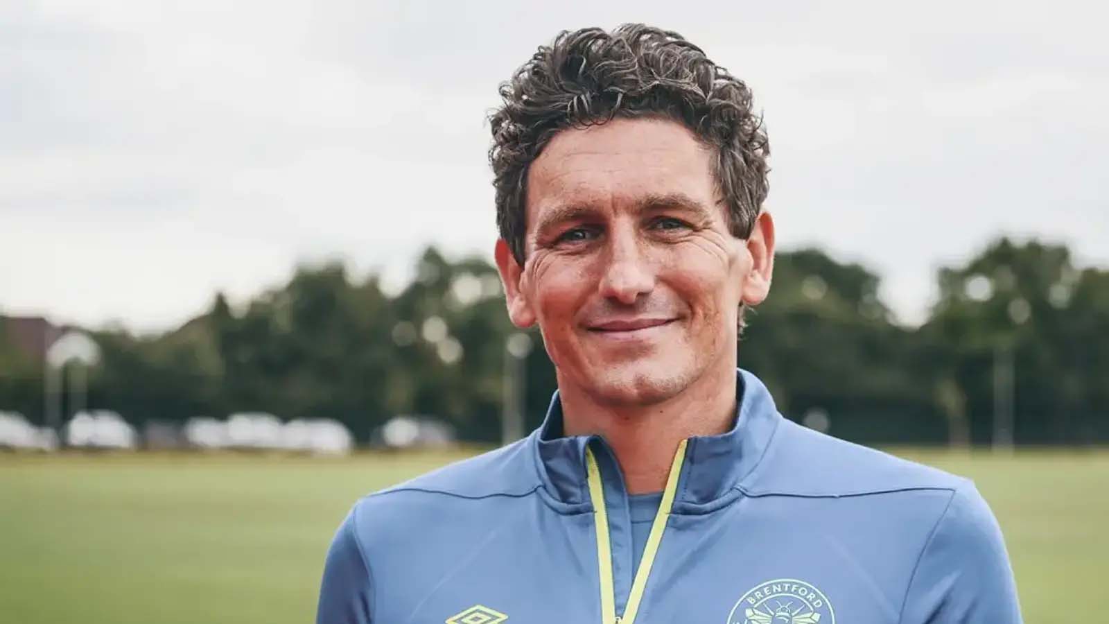 มิดฟิลด์ใกล้จะย้ายออกจากทีมเบรนท์ฟอร์ด โดยโคเวนทรี มีความคืบหน้า ในการเจรจา