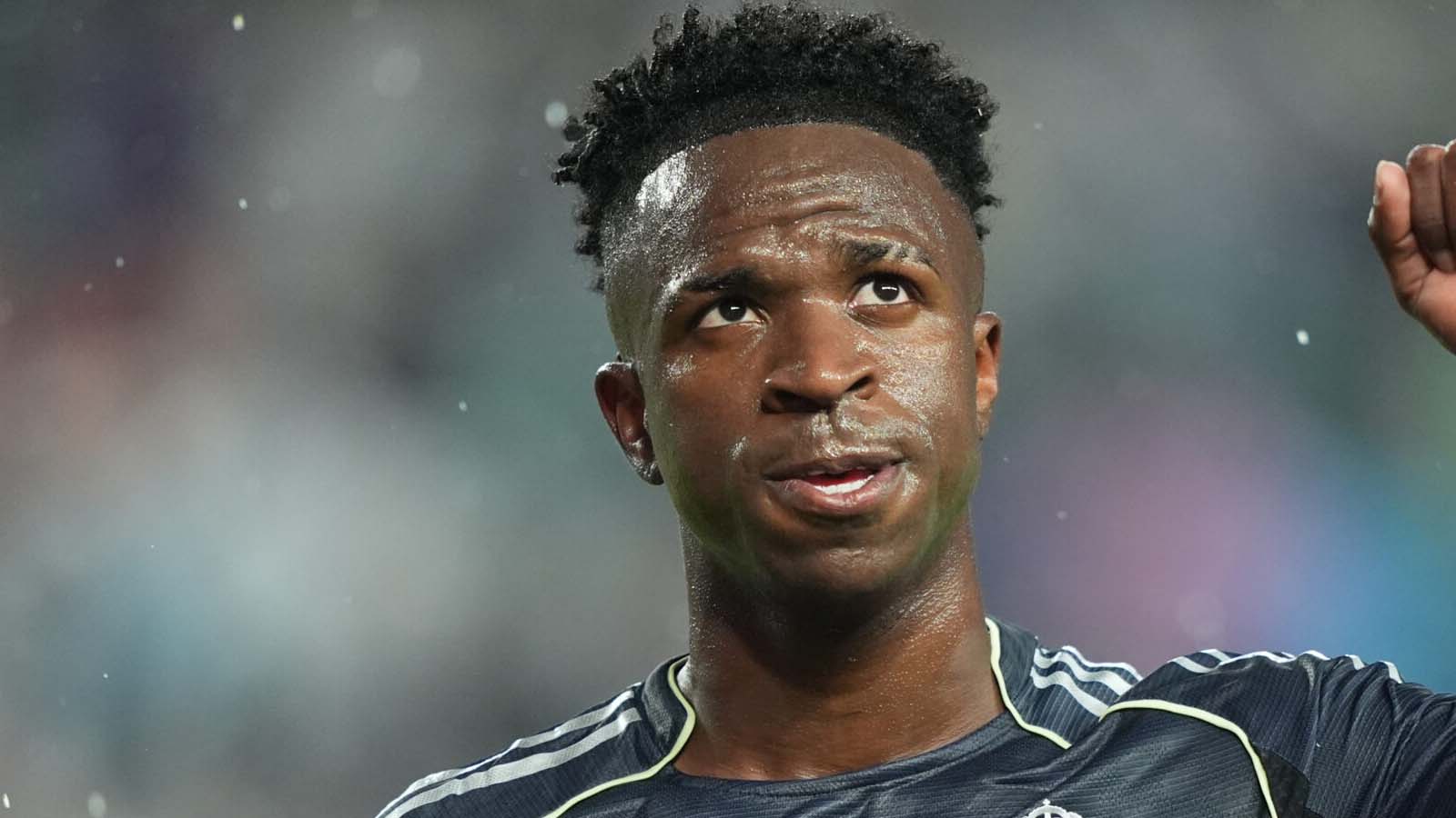 สัญญาณที่น่าเป็นห่วง วินิซิอุส จูเนียร์ เปิดเผยเกี่ยวกับการเจรจากับดาวเตะลิเวอร์พูล ท่ามกลางข่าวเชื่อมโยงกับเรอัล มาดริด