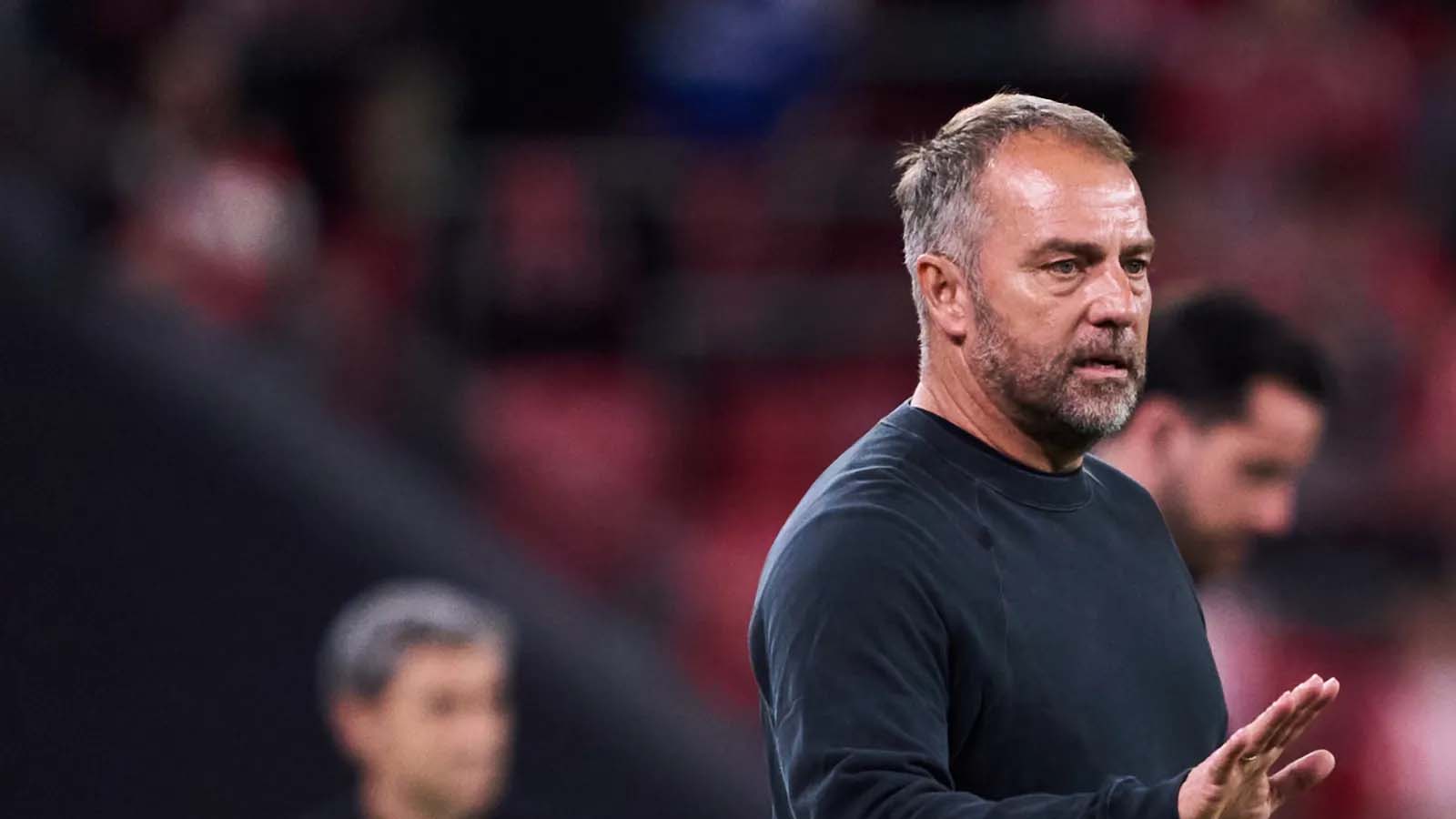 ฮันซี ฟลิค แสดงความรู้สึกชัดเจน เกี่ยวกับการจากไปของกองหลังท่ามกลางความสนใจอย่างมาก