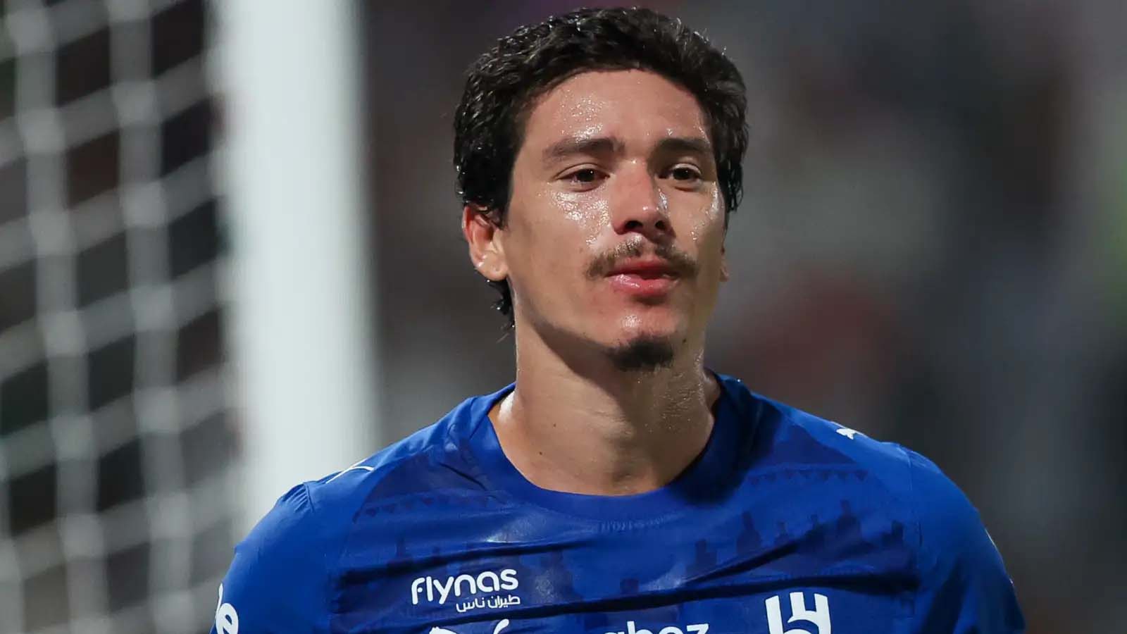 สเปอร์ส ลิลลี่ไวท์เป็นหนึ่งในสองสโมสรพรีเมียร์ลีกที่เจรจาเกี่ยวกับดีลของดาร์วิน นูเนซ