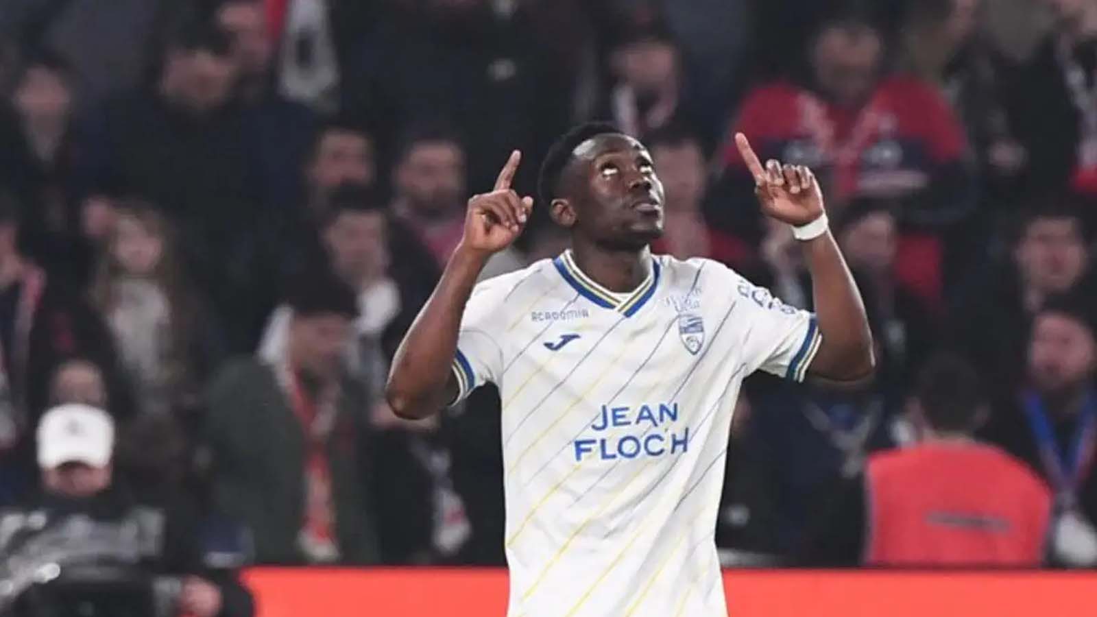 ซันเดอร์แลนด์ ทีมแบล็คแคทส์กำลัง นำหน้าเชลซี ในการคว้าตัวนักเตะพรสวรรค์จากลีกเอิงมูลค่า 7.6 ล้านปอนด์